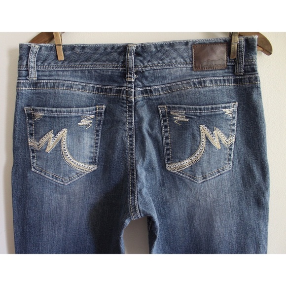 Maurices Medium Wash Boot Cut Jeans 9/10 REG Preowned - Picture 6 of 9